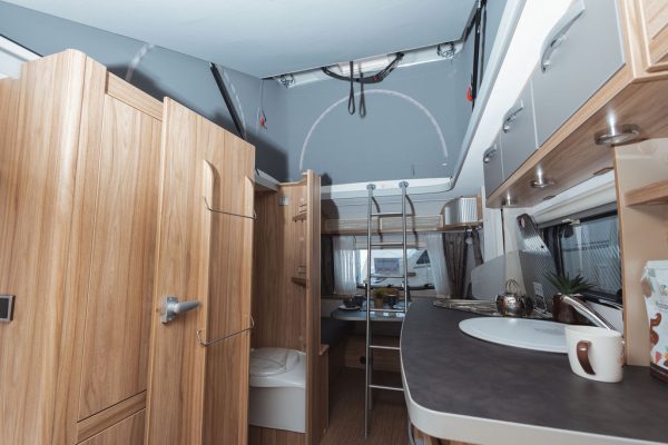 PRIKOLICA Eriba FEELING 442 AC GLAVAN