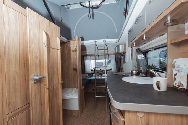 PRIKOLICA Eriba FEELING 442 AC GLAVAN